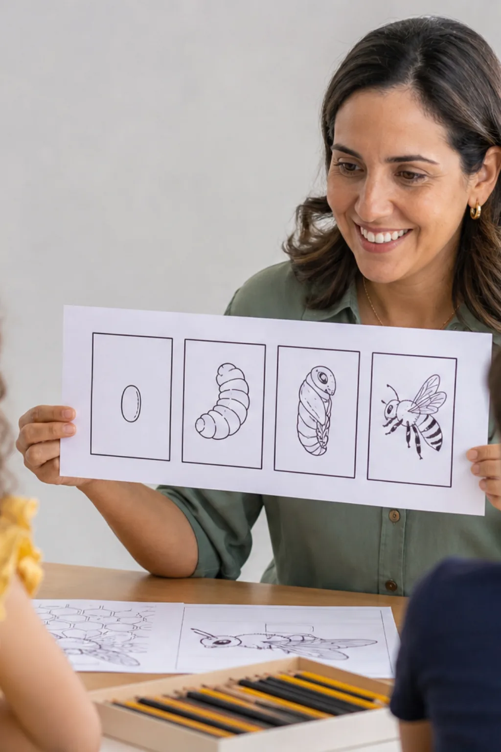 desenhos do ciclo de vida da abelha para colorir — exemplo criado na Desenhos pra Colorir