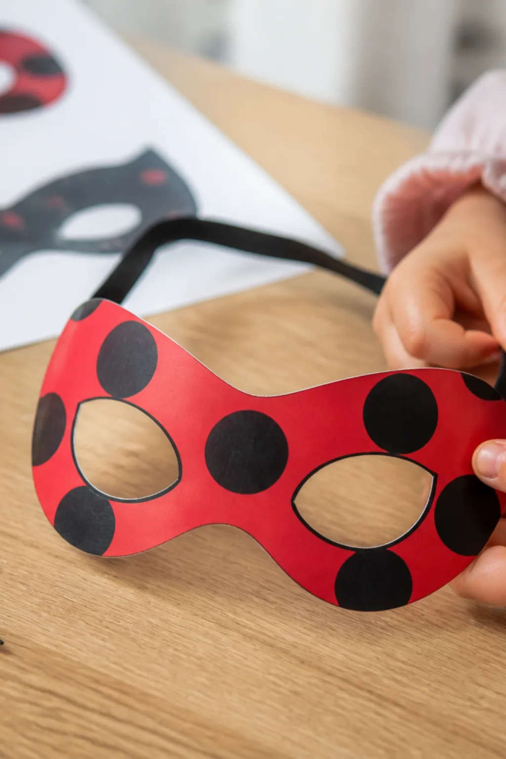 desenhos de máscaras da Ladybug para colorir - 2